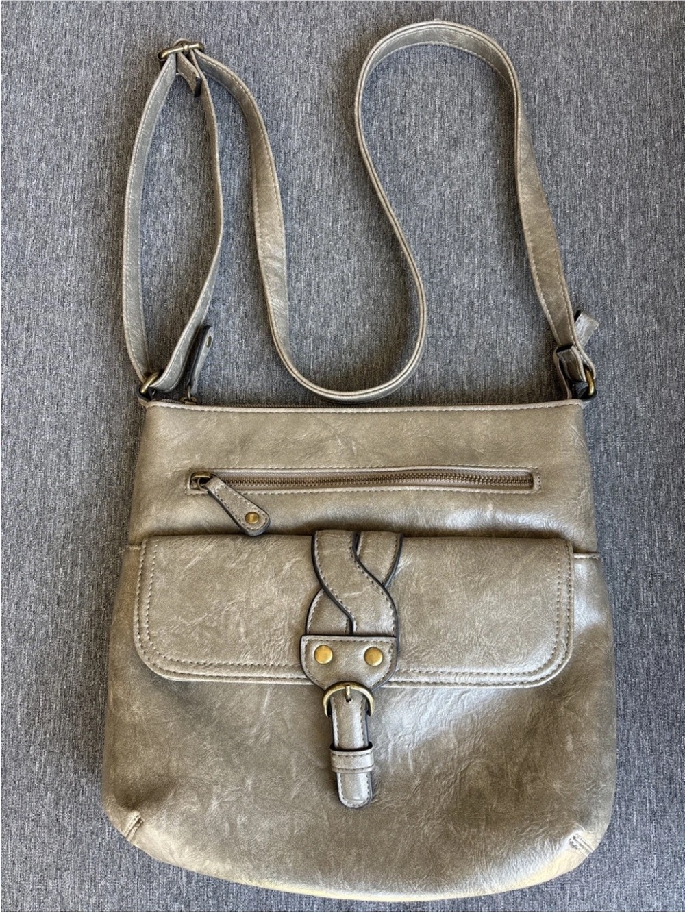 Bueno Crossbody Faux Leather Gray/Taupe Purse Handbag Zipper Top - EUC!
